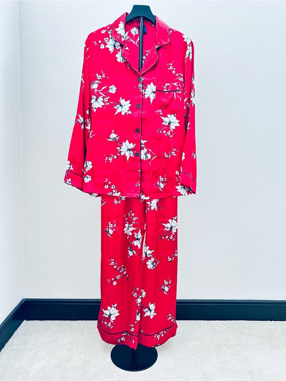 Women’s APT. 9 Red Floral Button-Up Pajama Set Size L